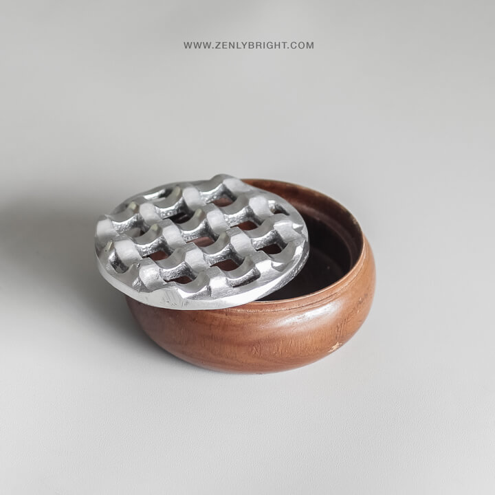 ashtray-premium-quality-9-holes-round-brown-teak-wood-aluminium-bali-indonesia