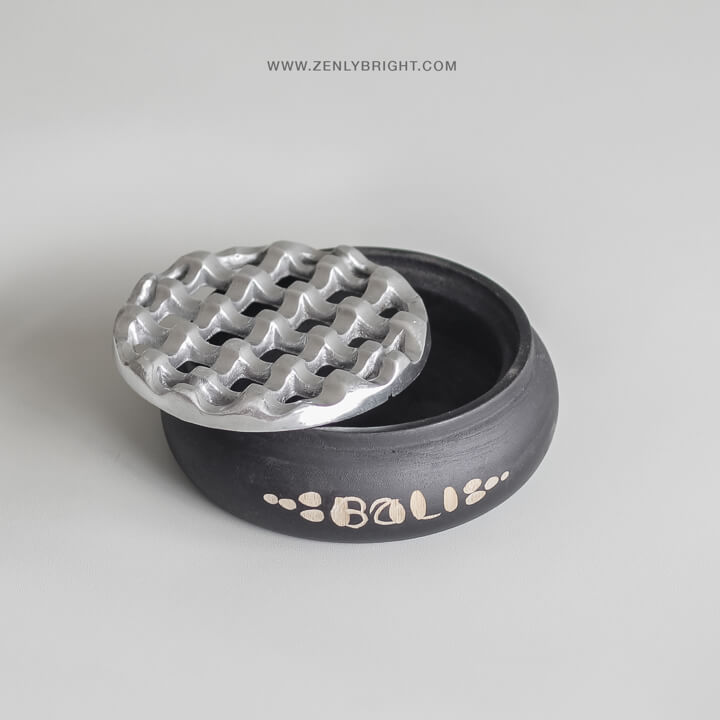 ashtray-villa-hotel-cafe-bali-black-teak-wood-16-holes-round-shape