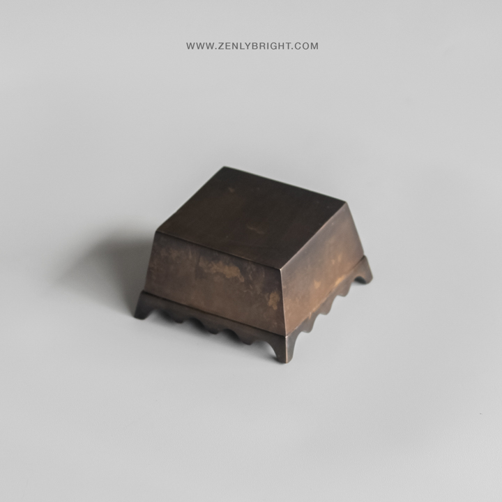 brass-rustic-ashtray-bali-hotel-villa-coffeeshop-16-holes-kotak