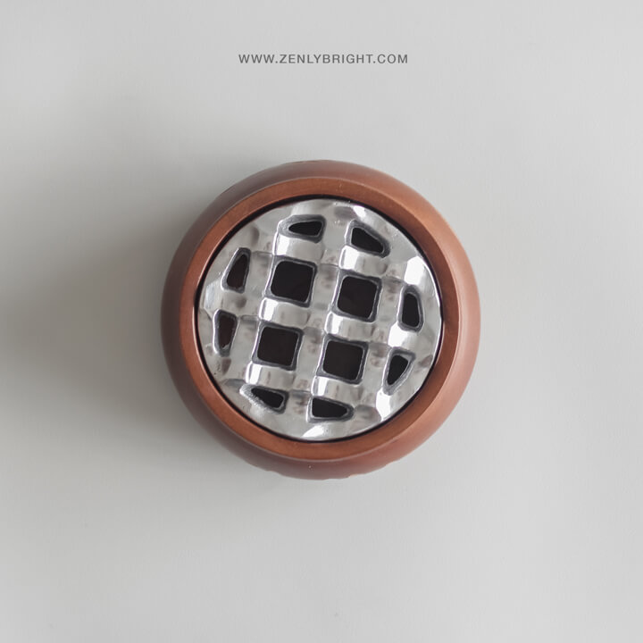carved-ashtray-brown-color-teak-wood-and-aluminium-4-holes-round-bali-hotel-villas-cafe