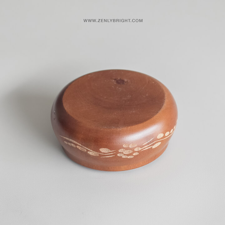 carved-ashtray-brown-teak-wood-aluminium-4-holes-round-wholesale-retail-supplier-hotel-villa-restaurant-bali-indonesia