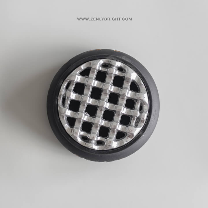 carved-ashtray-for-wholesale-bali-ubud-seminyak-canggu-black-teak-wood-16-holes-round-shape