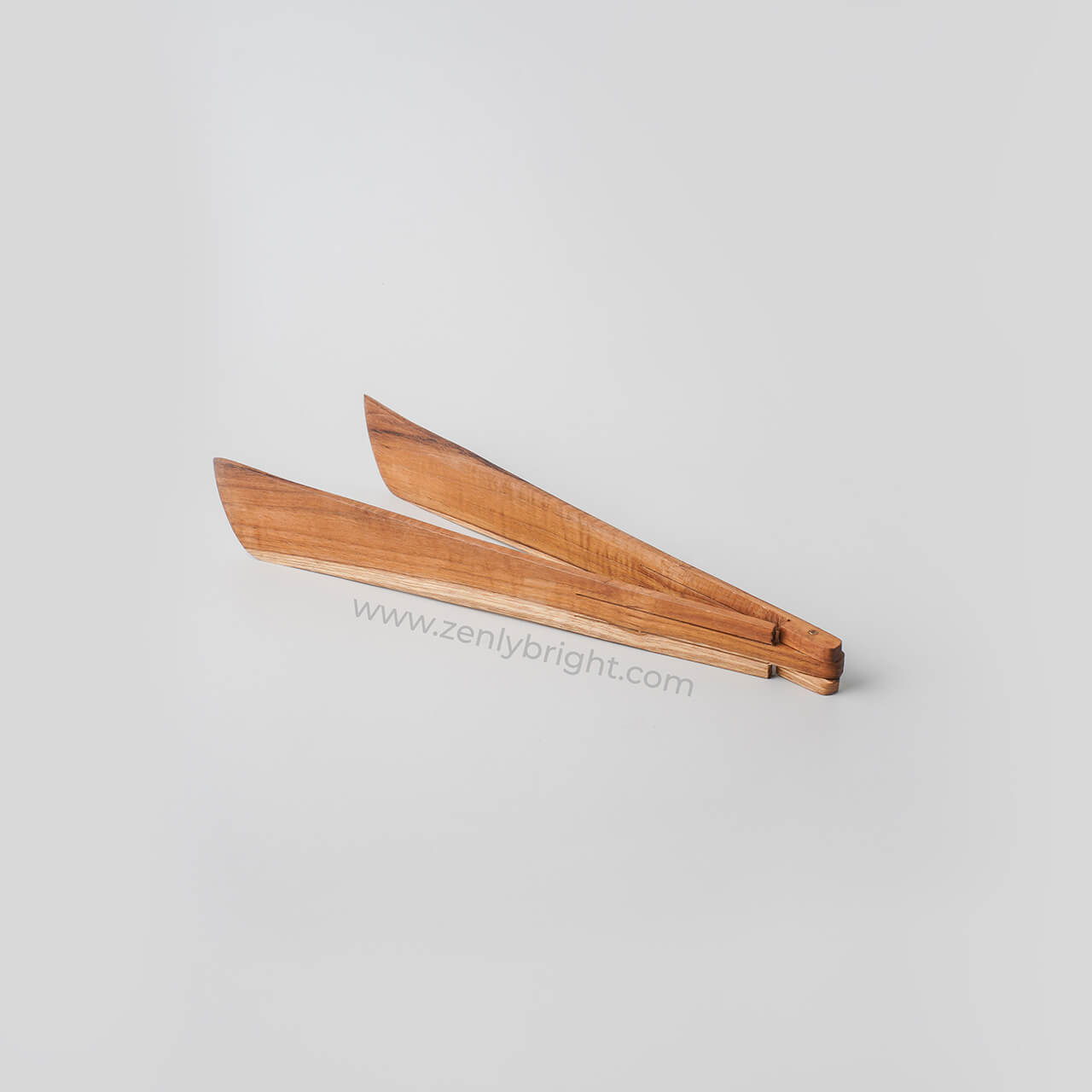 curved-food-tongs-zenly-bright-wooden-kithen-utensil