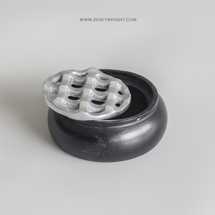 jual-asbak-kayu-jati-warna-hitam-bahan-aluminium-lubang-4-bulat-murah